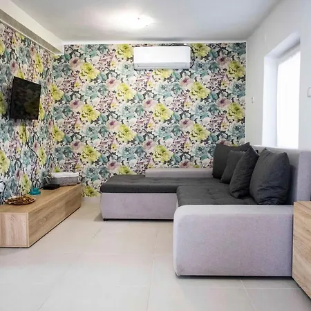 Verandas Vendeghaz * Hajdunanas